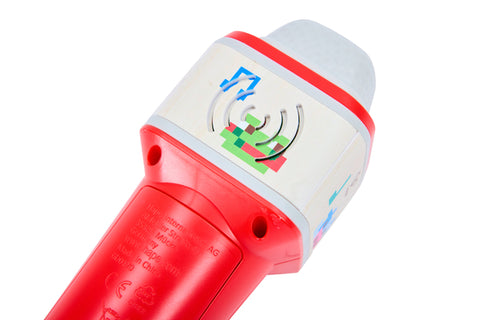 Child singing with the Hape Pixelz Popstar Microphone
